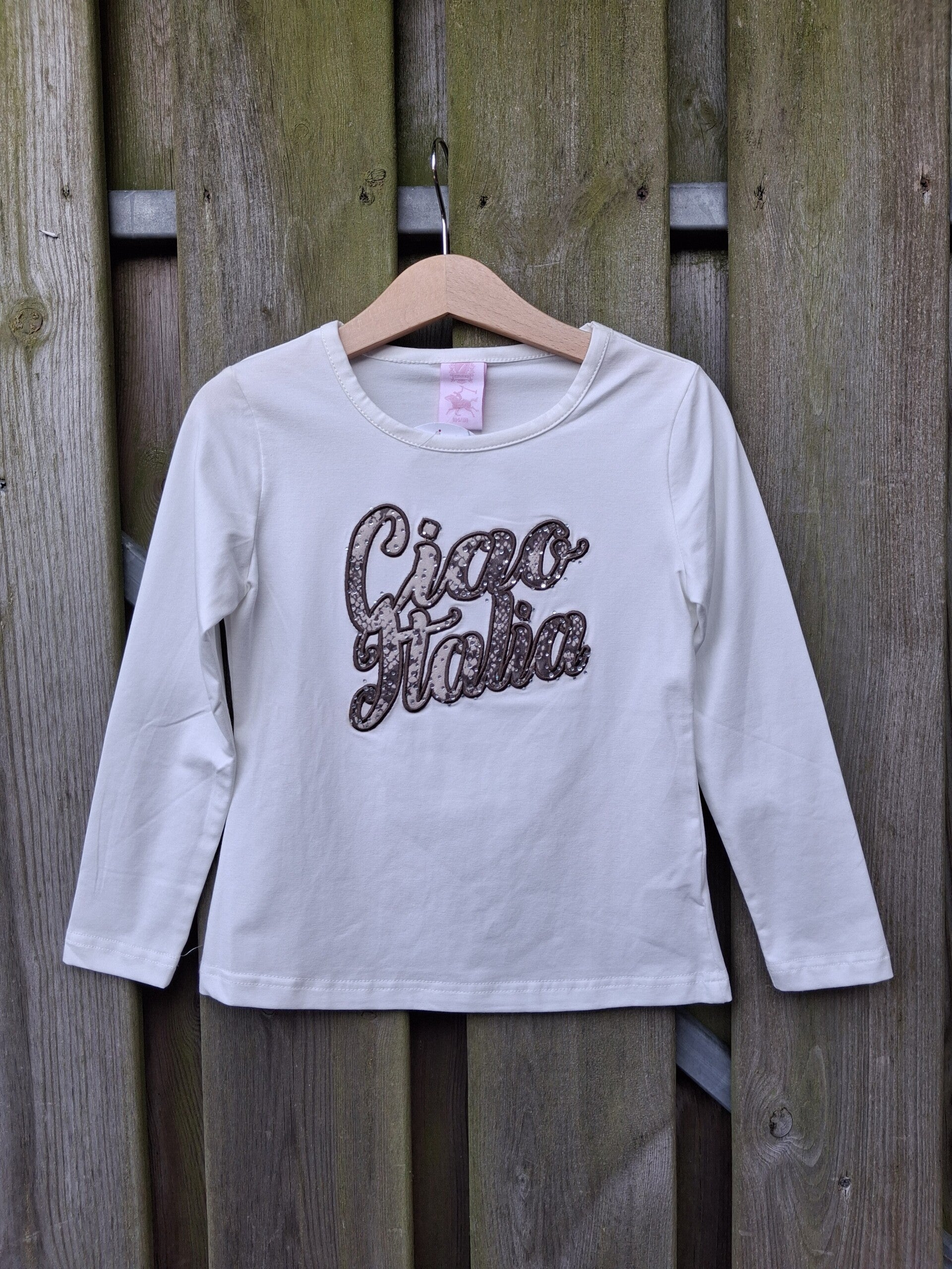 Wit shirt met beige letters