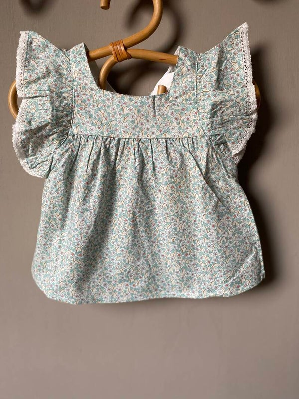 Heerlijke luchtige jurk / blouse met vlindermouwen