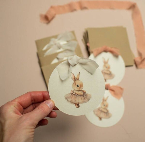 Ronde kaart met lint | konijntje met petticoat