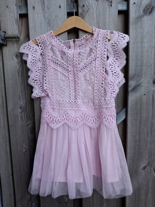 Roze meisjesjurk met kant en tule