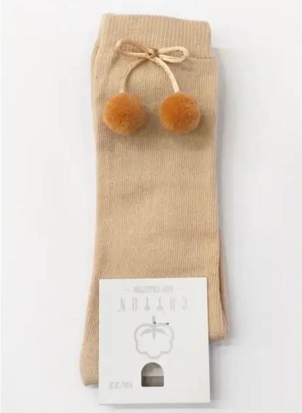 Kniekous met pompom camel