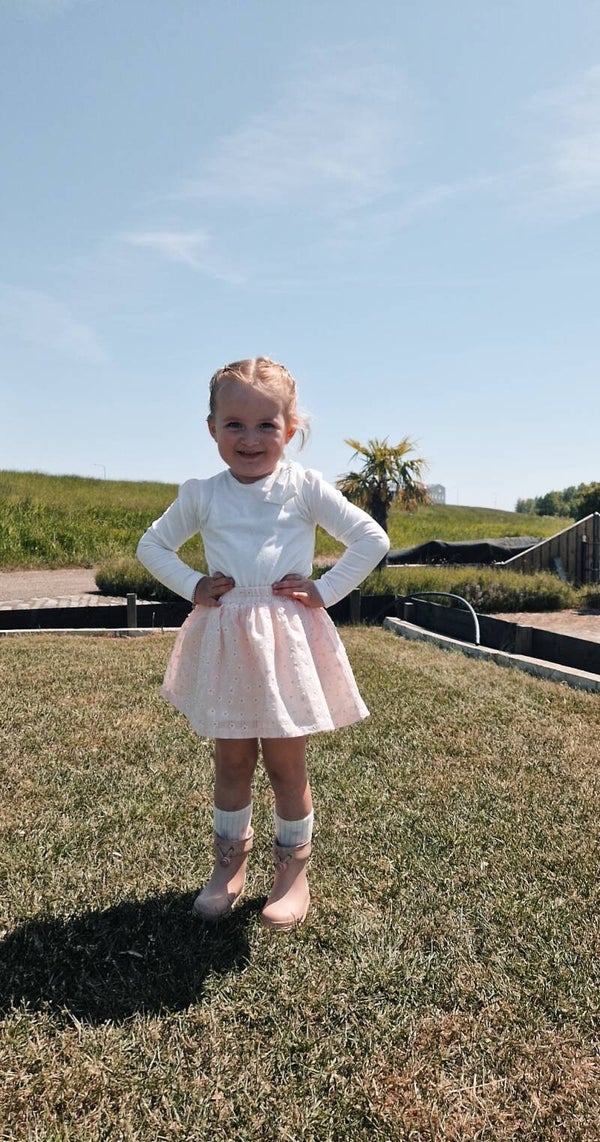 Meisjesrok met madeliefjes