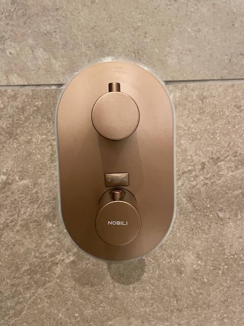 Nobili mengkraan op afstand bij douche – strak design en gebruiksgemak