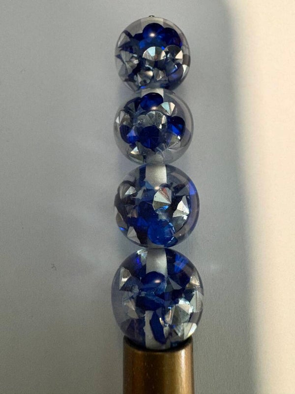doorzichtige acryl kraal met blauwe glitter 16 mm