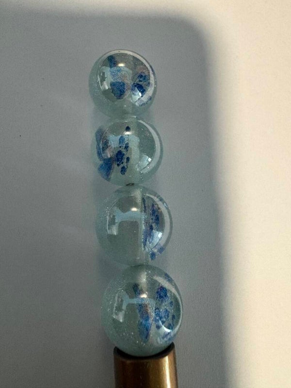 doorzichtige blauwe acryl kraal met vlinder 16 mm