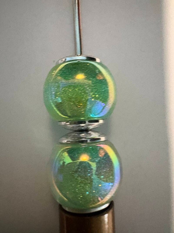 licht groene acryl kraal met zilver randje 16 mm