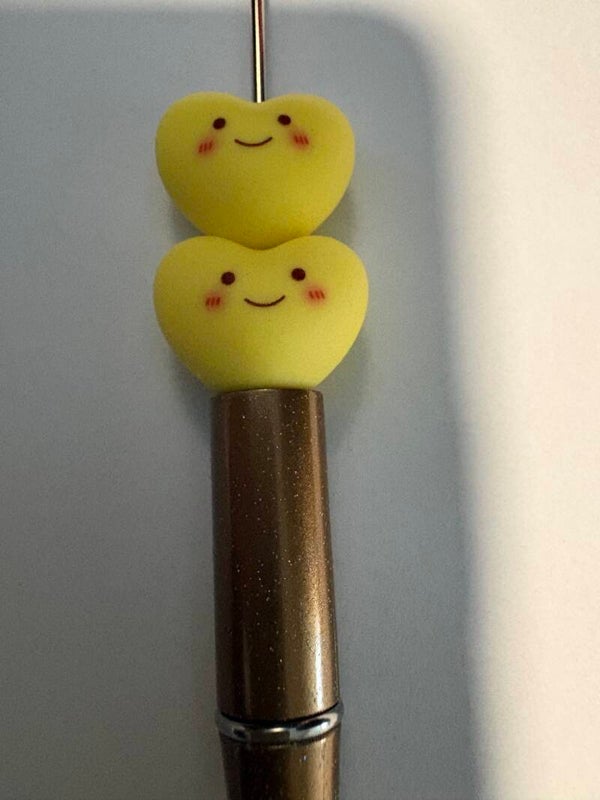 gele hartjes met een lachend gezicht 16 mm