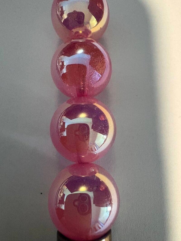 licht roze acryl kraal met fijne gouden glitter 16 mm