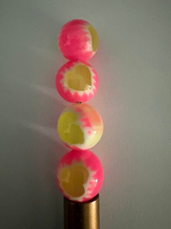 fluo roze met groen hart acryl kraal 16 mm
