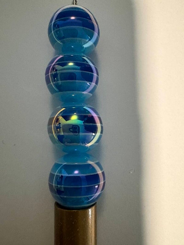 blauwe acryl kraal met licht en donkere strepen 16 mm