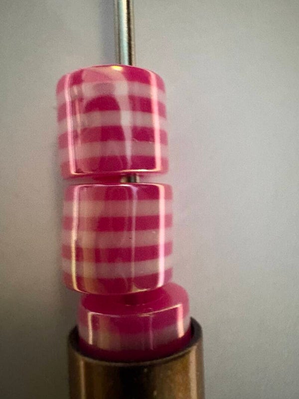 pink acryl kraal met licht roze strepen 8 mm