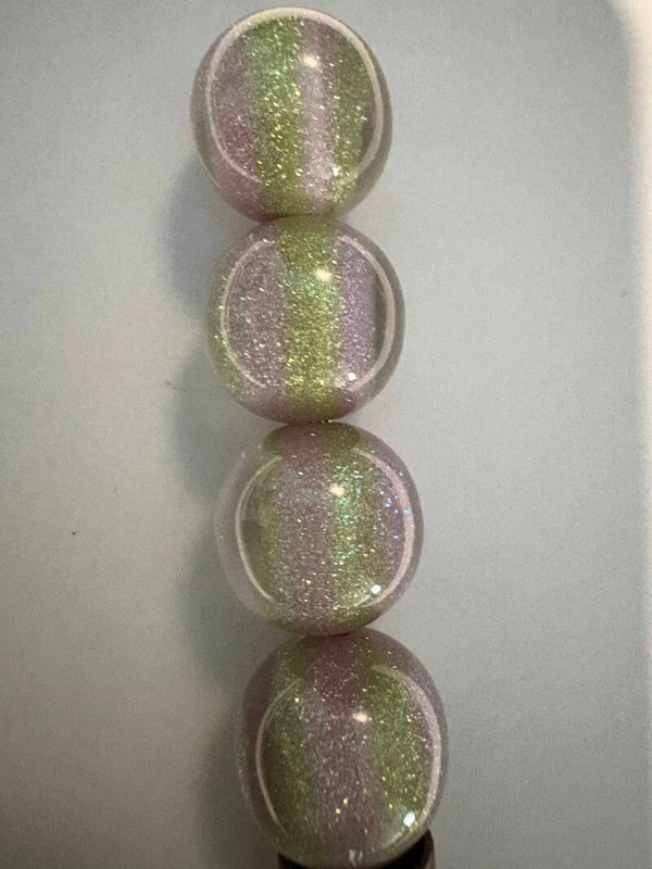 doorzichtige roze acryl kraal met groene glitter 16 mm