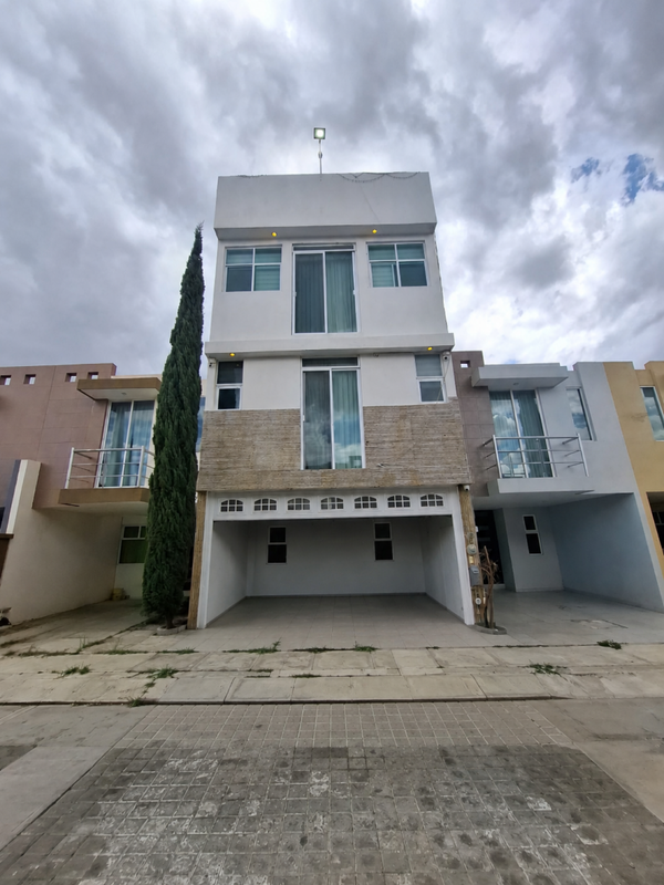 Se vende Casa en Priv. De Johana, Guadalupe, Zacatecas.