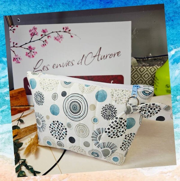 Trousse de toilette en tissu enduit matelassé