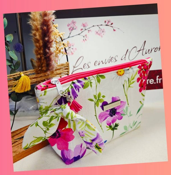 Trousse de toilette en tissu enduit matelassé