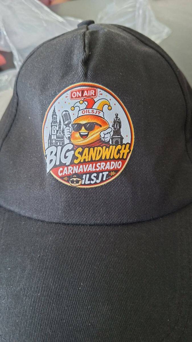 Gepersonaliseerde pet met het Big Sandwich-logo