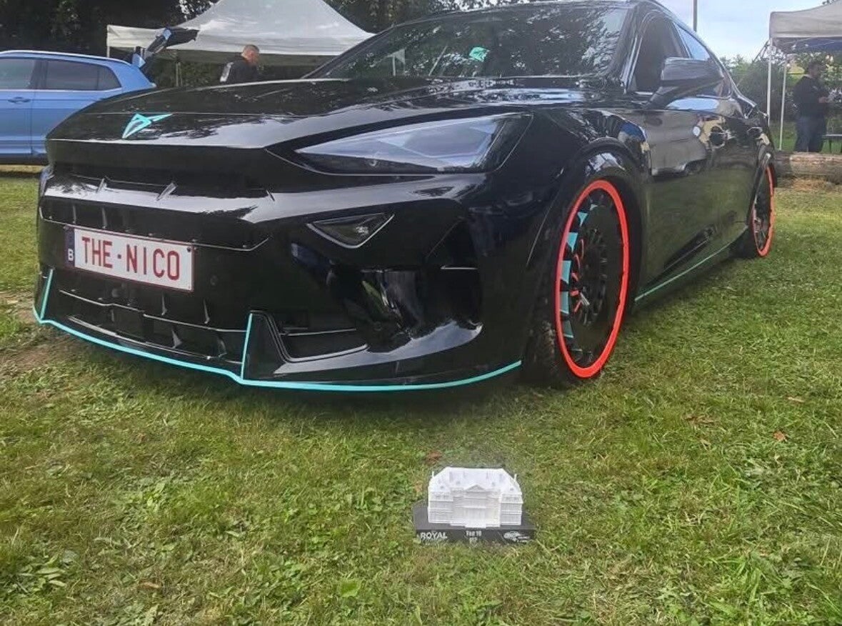 Een Royal Fitment-award bij een deelnemende wagen