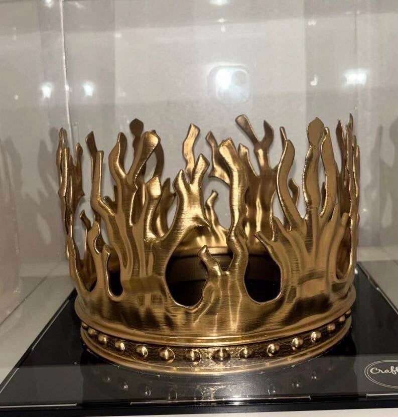 De afgewerkte kroon in haar presentatiekist