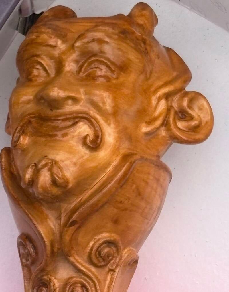 Detail van het gezicht op de scepter