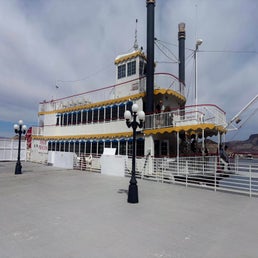 paddle-boat-standard-qyc8ua.jpg