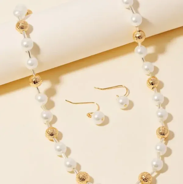 Pearl & Metallic Necklace