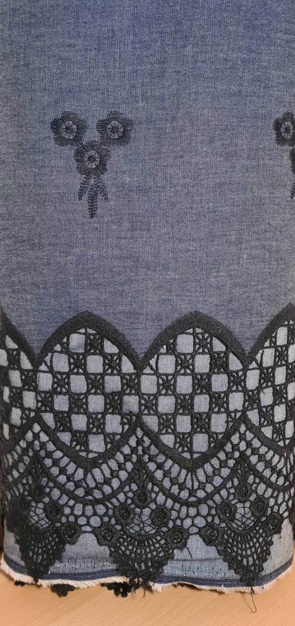 Jeans mit Blumenstickerei Schwarz