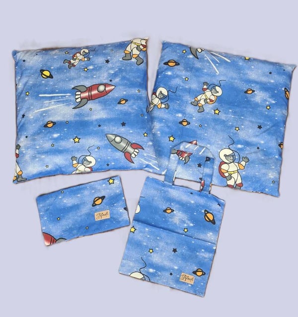 Kinder Set 6 in Blau Weltraum , -Kissen und Kitabeutel