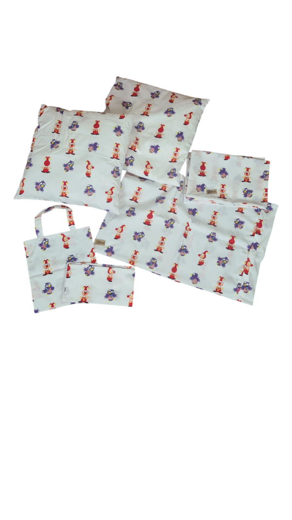 Kinder Set , -Kissen, - Kopfkissenbezug,  - Kitabeutel  in weiß mit Clown & Vogel