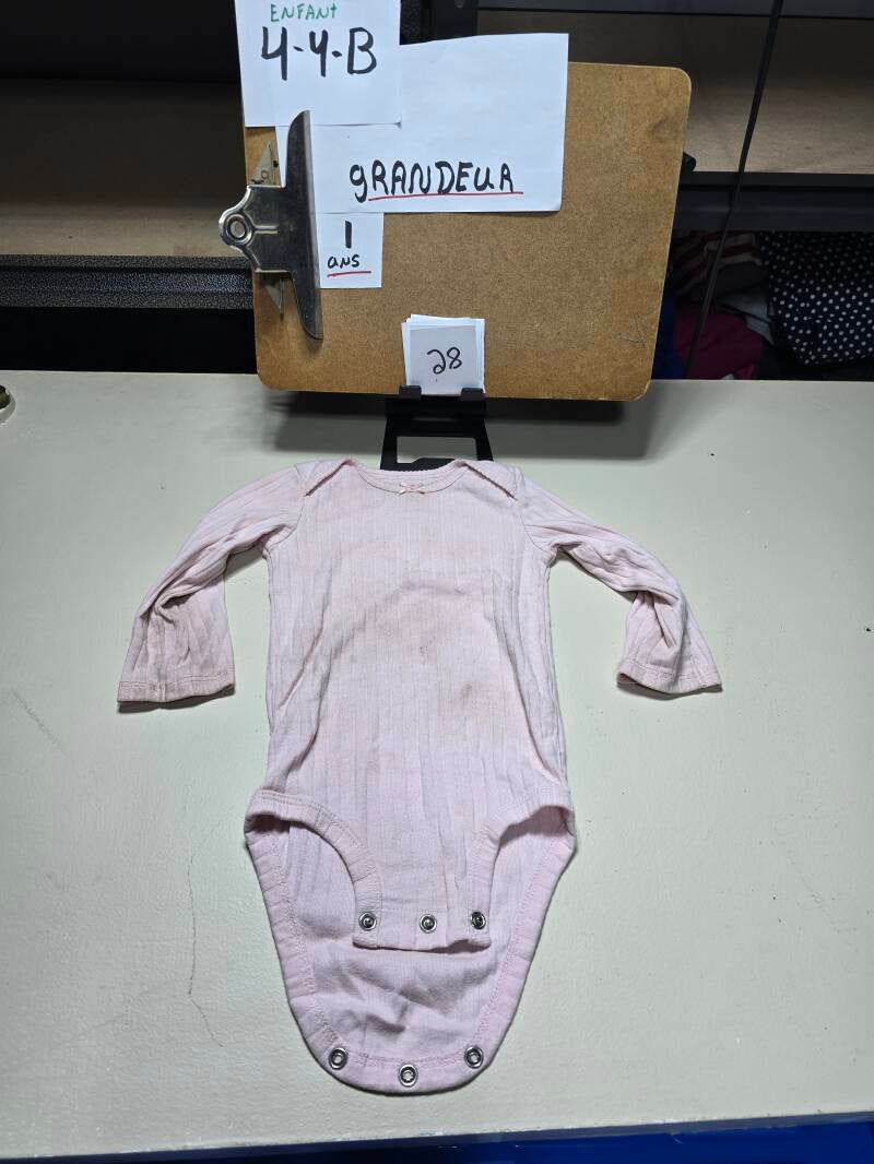 4-4-B 28  Enfant 1 Chandail 