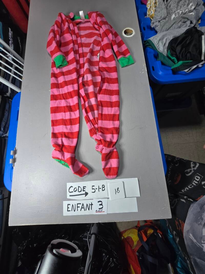 5-1-B 18  Enfant 3 Chandail