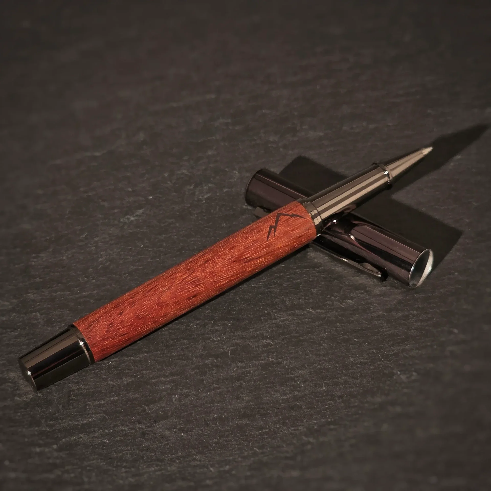 NORVIQ Wood Pen – Minimalistischer Kugelschreiber aus Walnussholz