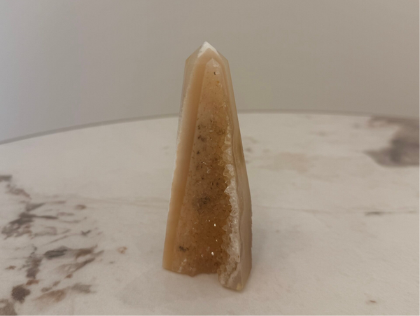 Agaat Obelisk met Druzy