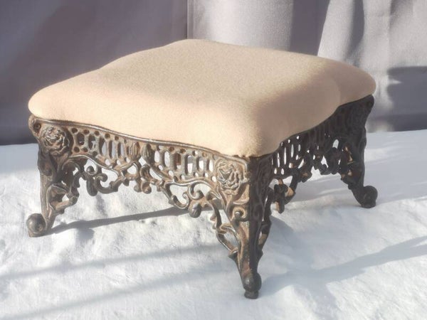 TABOURET BAS EN FONTE "NAPOLEON III"