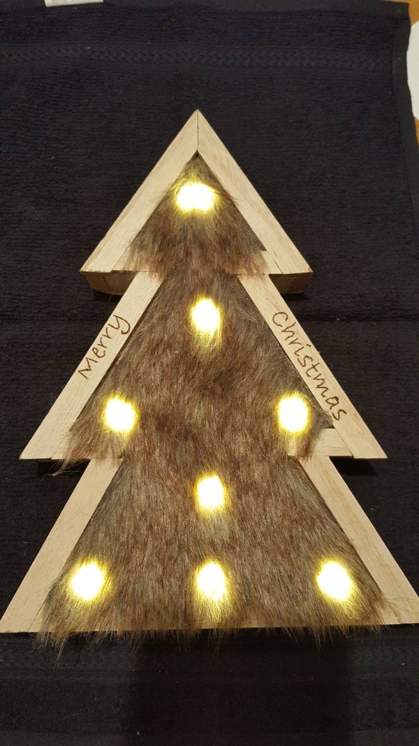 Houten Kerstboom met Tekst en Lampjes