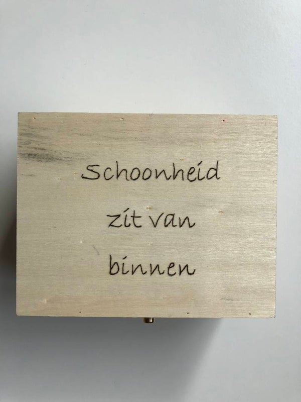 Leuk sieranden doosje van hout met tekst