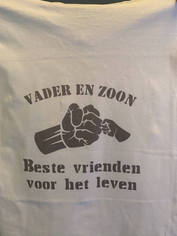Vader & Zoon tekst op t-shirt 