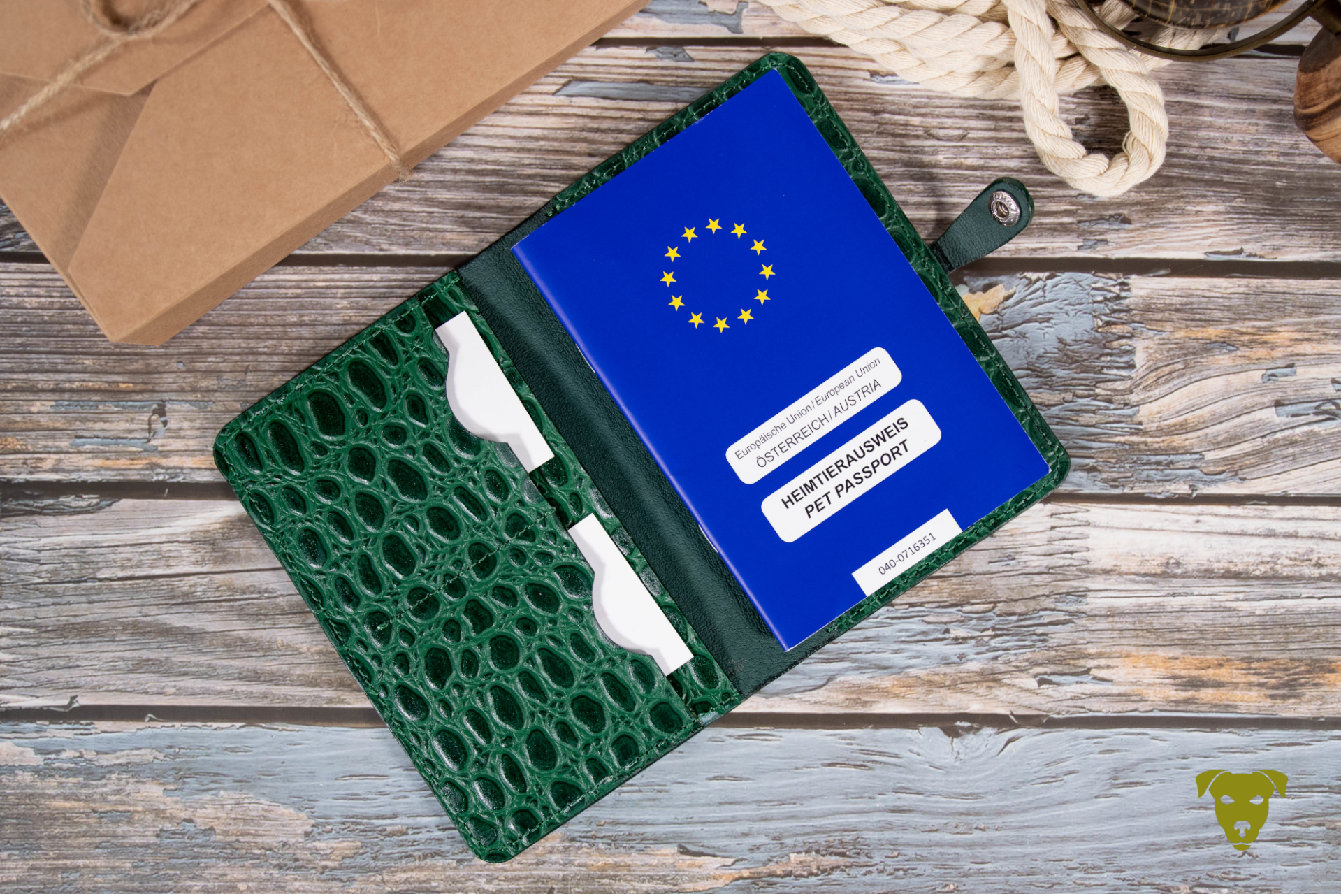 EU-Heimtierausweishülle KROKO - GRÜN