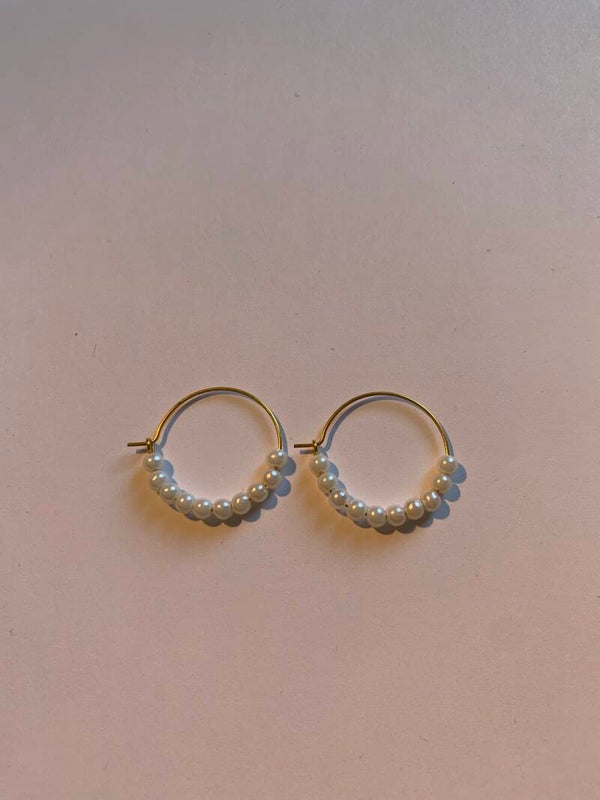 Little pearl earrings
