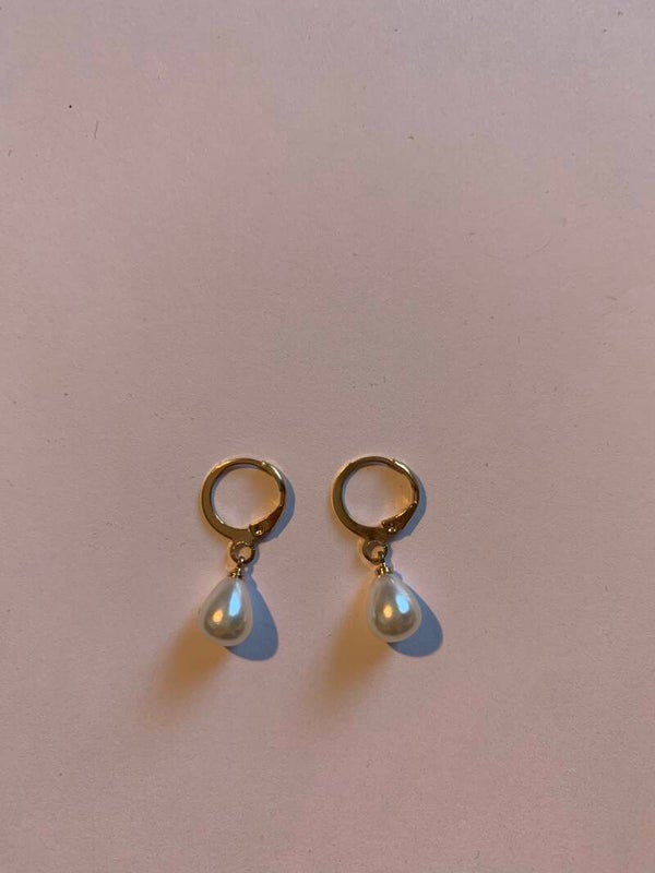 Drippy pearl earrings