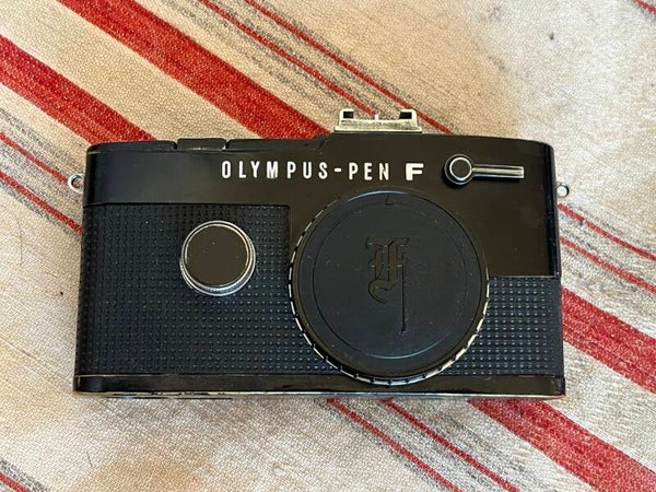 Olympus Pen FT halvformat i svartlack!