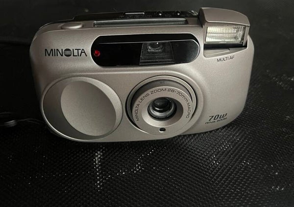 Minolta Riva 70W Zoom 28mm!!