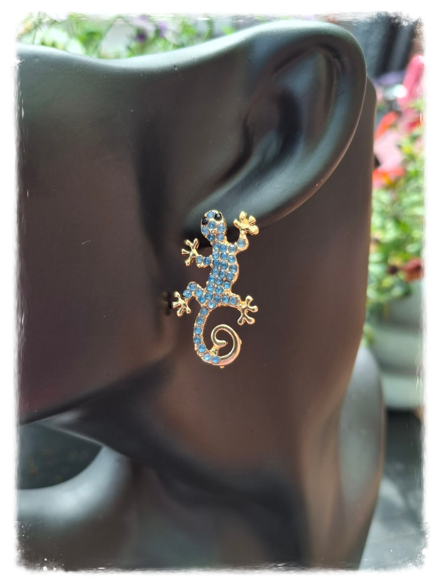 🦎 Goudkleurige Oorstekers – Salamander met Blauwe Zirkonia