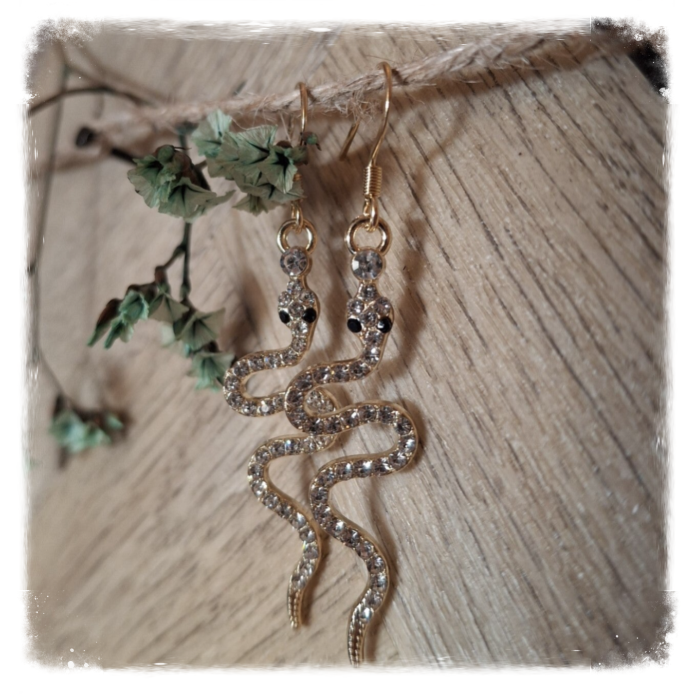 Goldplated Slangenoorbellen met Strass