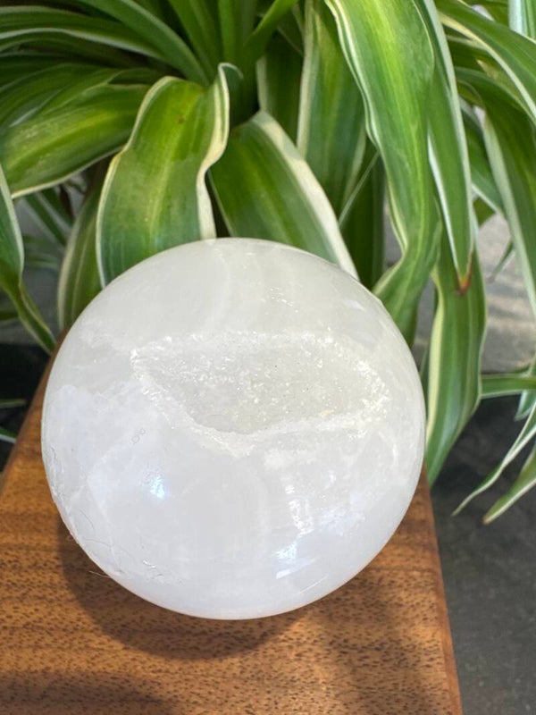 Mangano Calcite Druzy Sphere UV reactive rt2