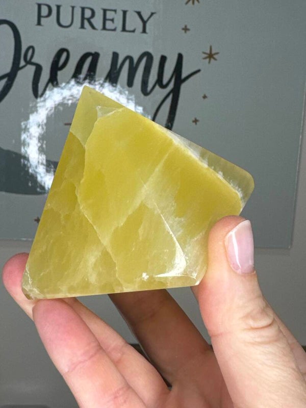 Lemon Calcite Pyramid fy40