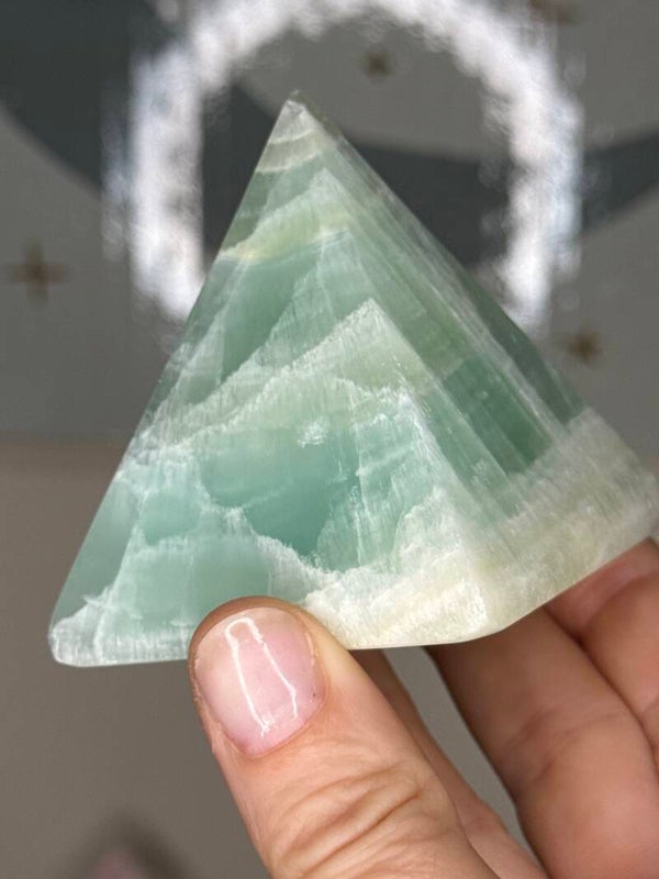Picasso Calcite Pyramid Fy35