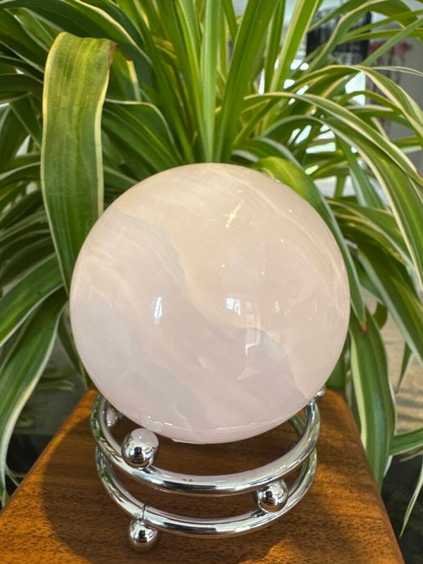 Mangano Calcite Sphere UV Reactive M1