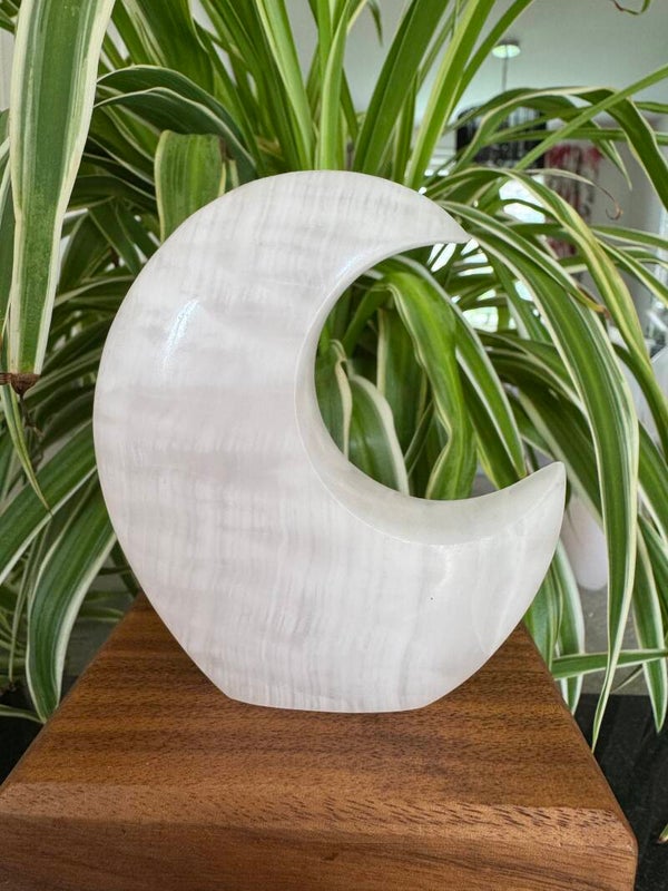 Mangano Calcite Crescent Moon UV reactive fy3.a