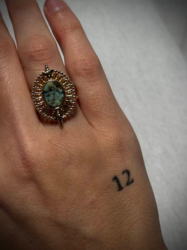 Gouden ring met groene steen