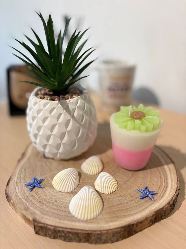 Zomers decoratiestuk met bloemkaars